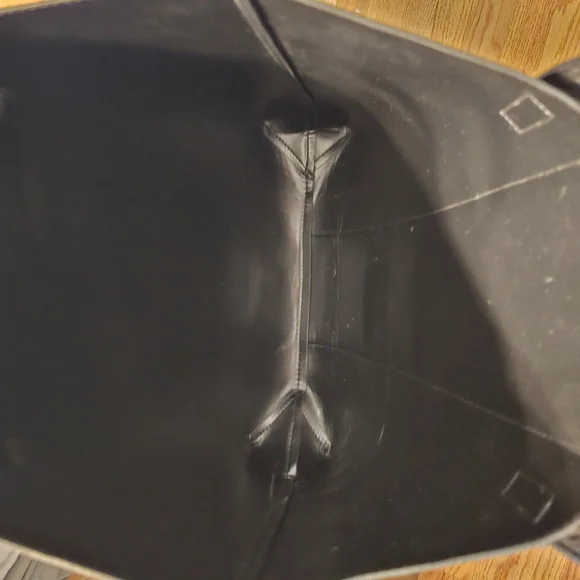 MCM Black and Gold Tote Bag Great for traveling! - Picture 5 of 7